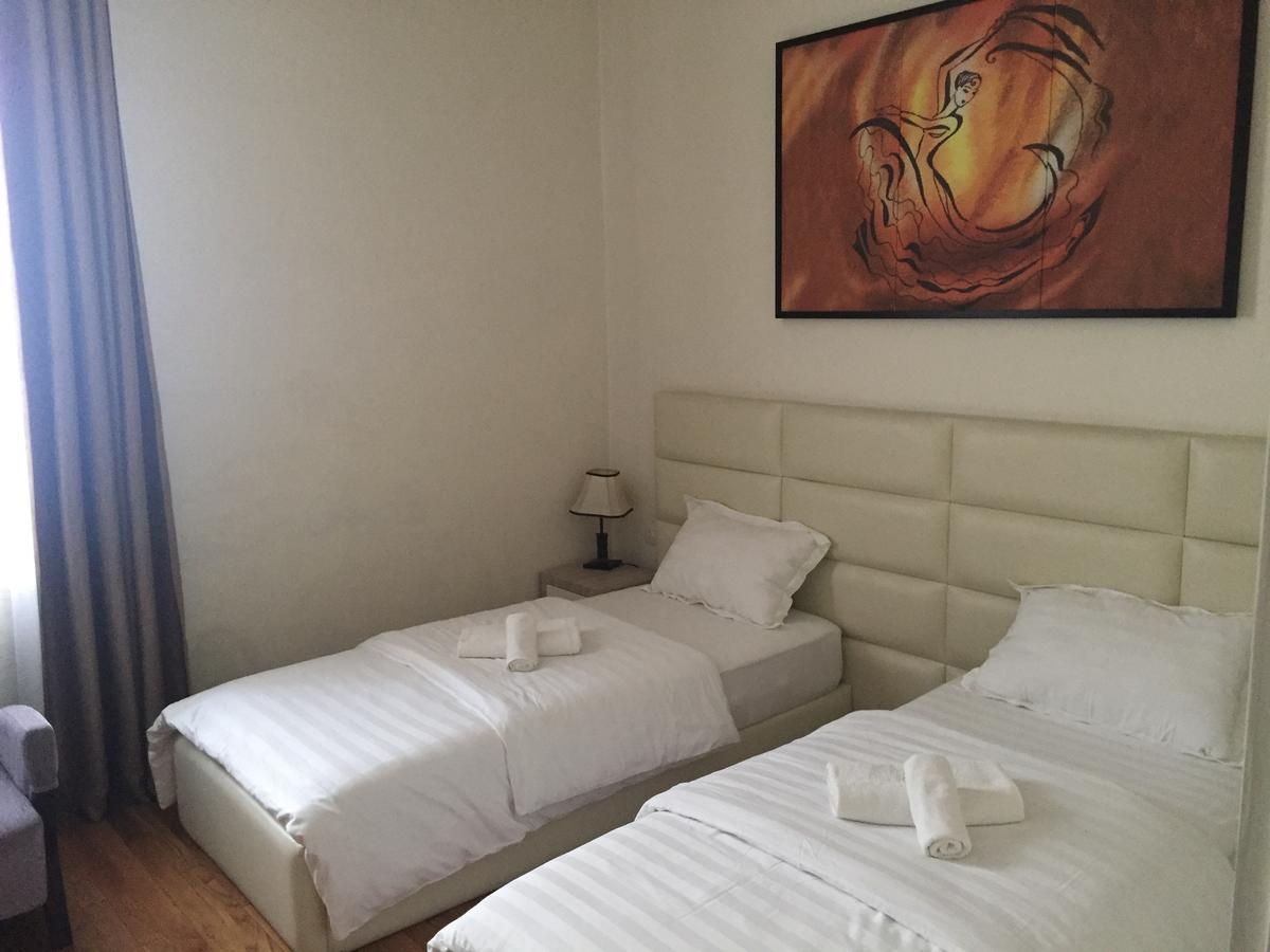 Living Hotel Tirana Kültér fotó