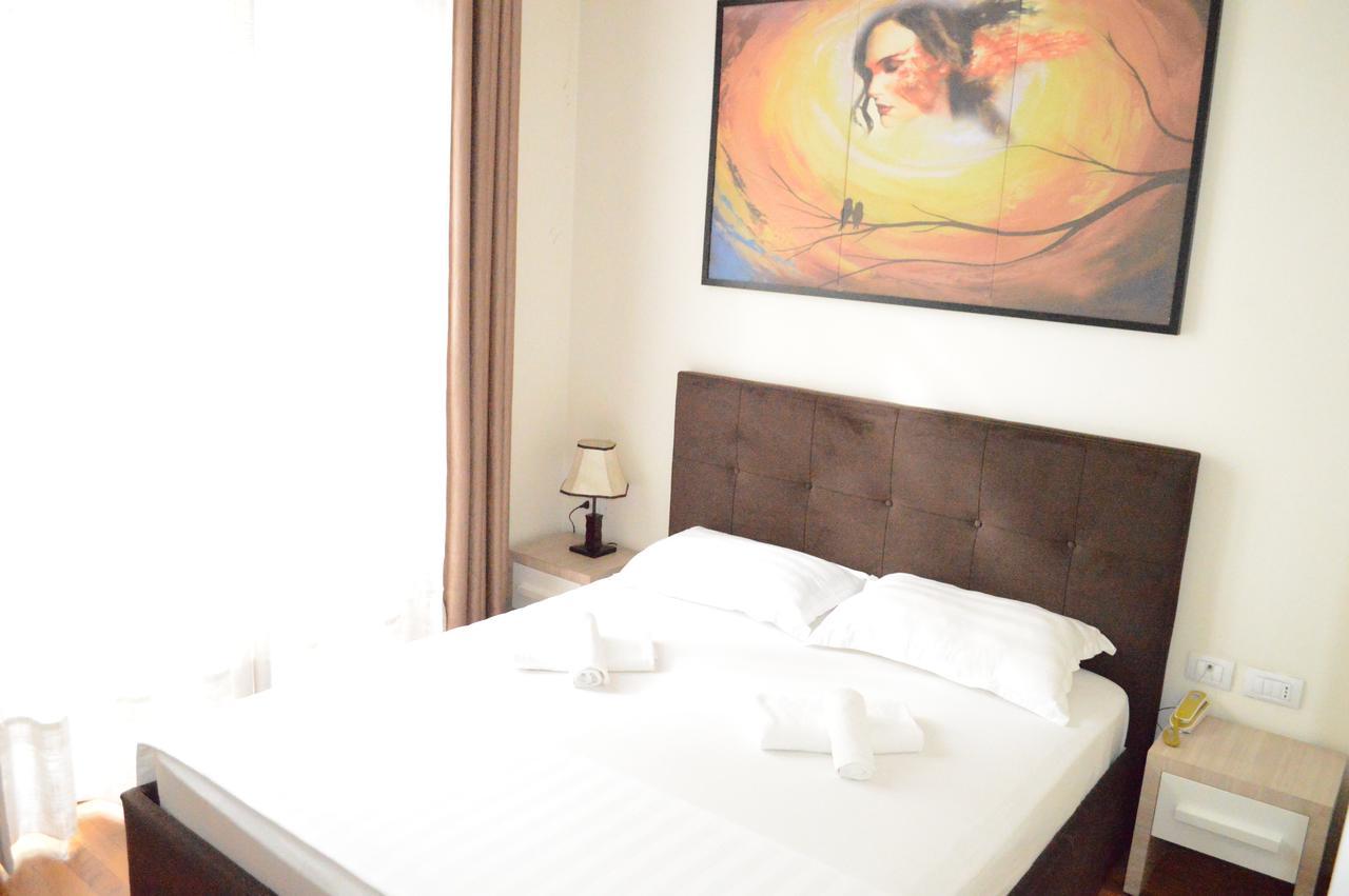 Living Hotel Tirana Kültér fotó